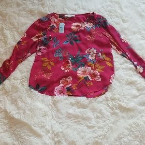 Floral blouse.